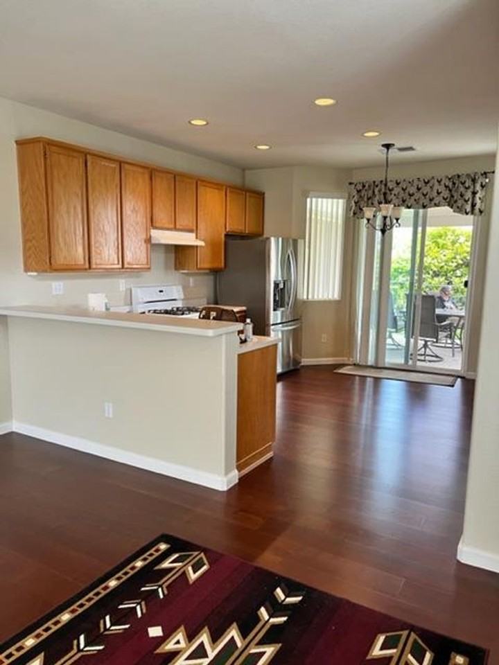 350 Cedar Ridge Dr - Photo 3 of 10