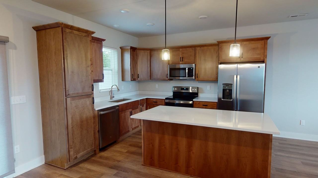 121 Cedar Dr - Photo 2 of 6
