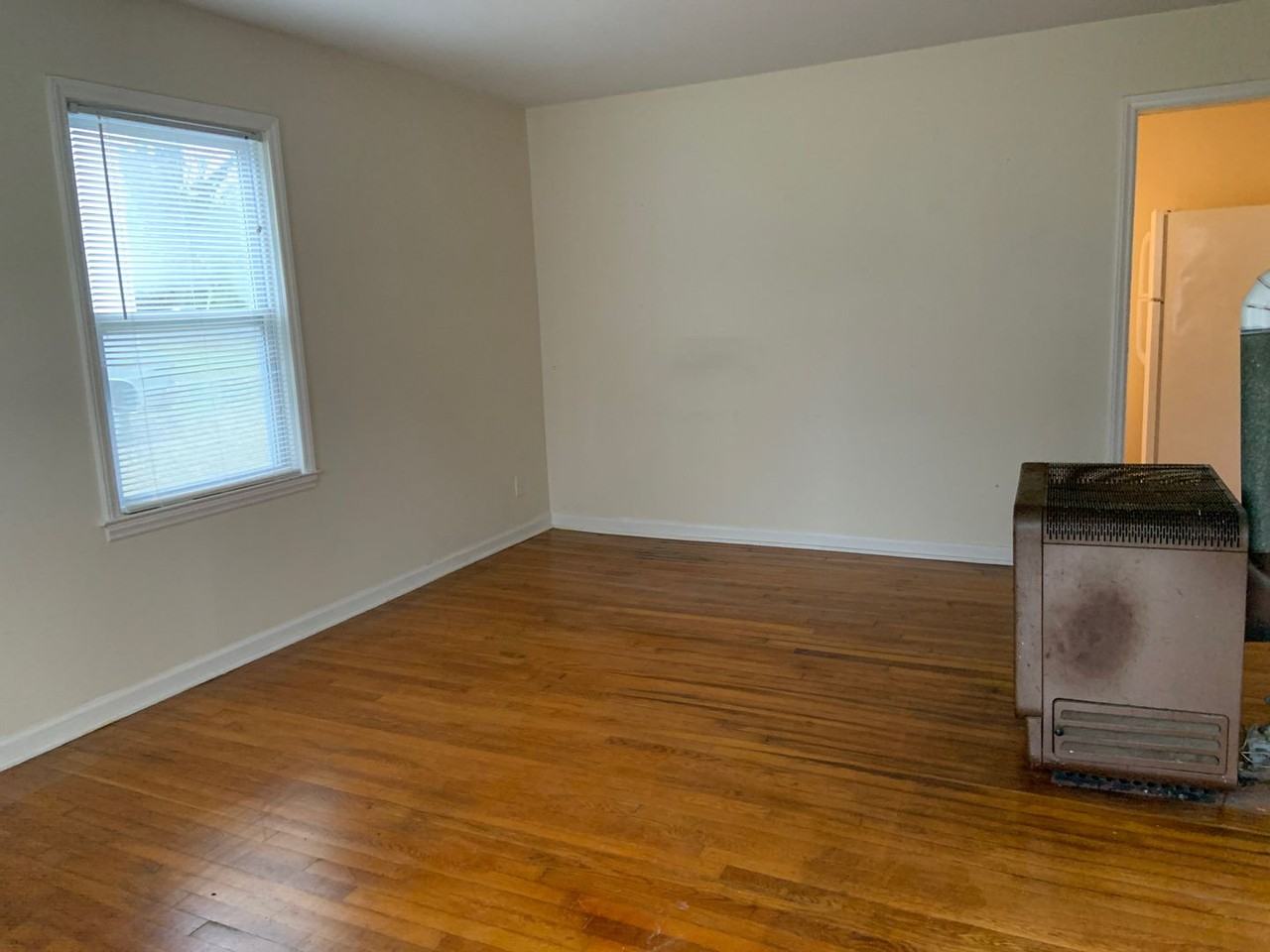300 Lucerne St - Photo 2 of 8