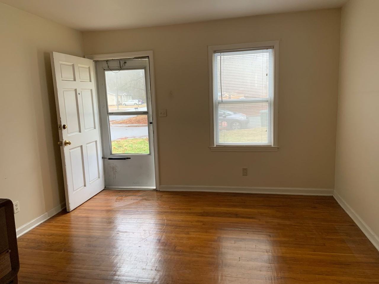 300 Lucerne St - Photo 3 of 8