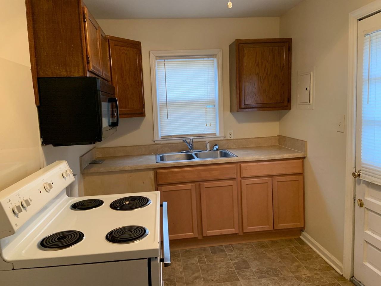 300 Lucerne St - Photo 4 of 8
