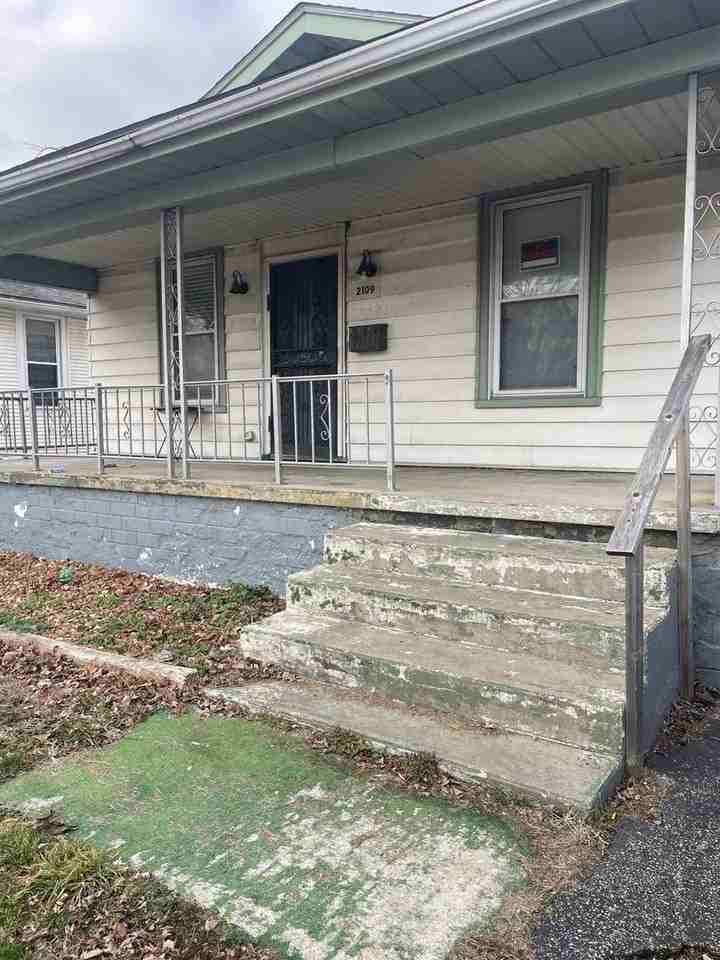 2109 S 13th St - Photo 2 of 10