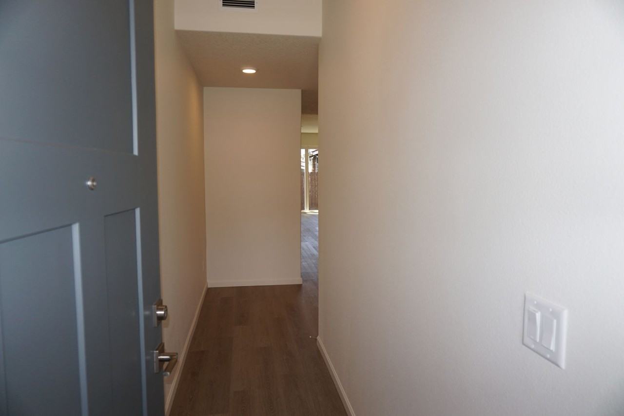 11404 Ne 127th Ct - Photo 4 of 34