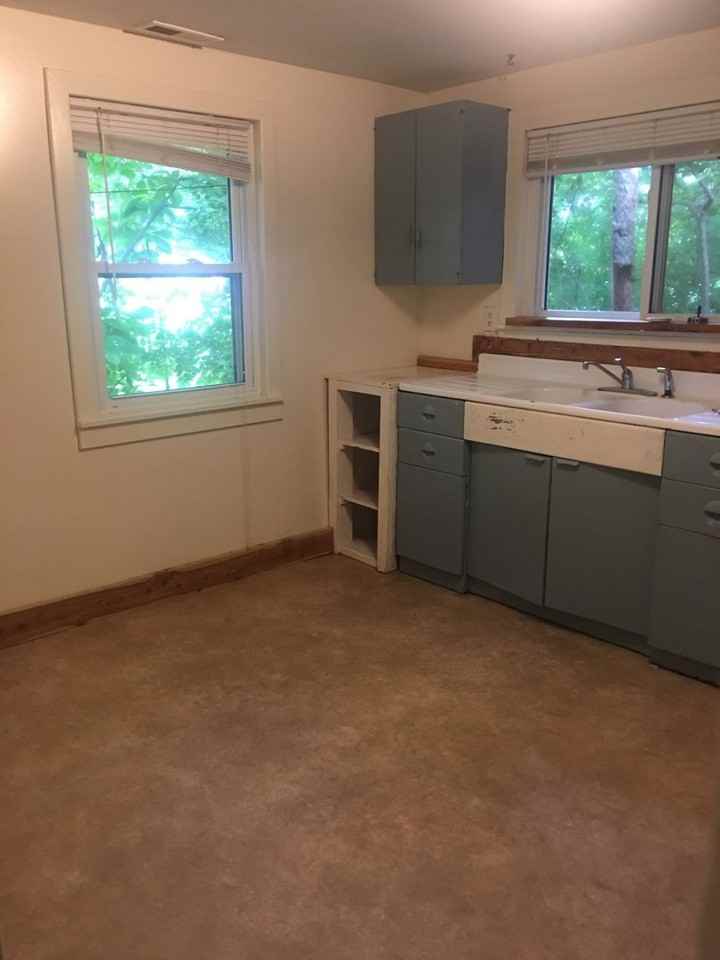 1306 W 6th St - Photo 7 of 13
