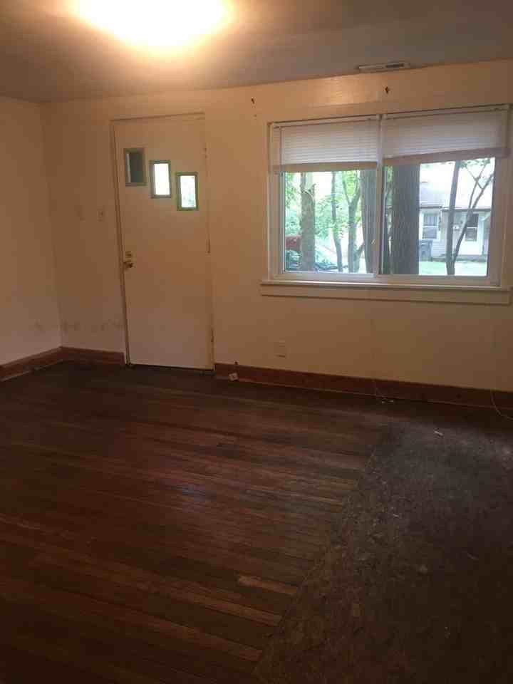 1306 W 6th St - Photo 2 of 13