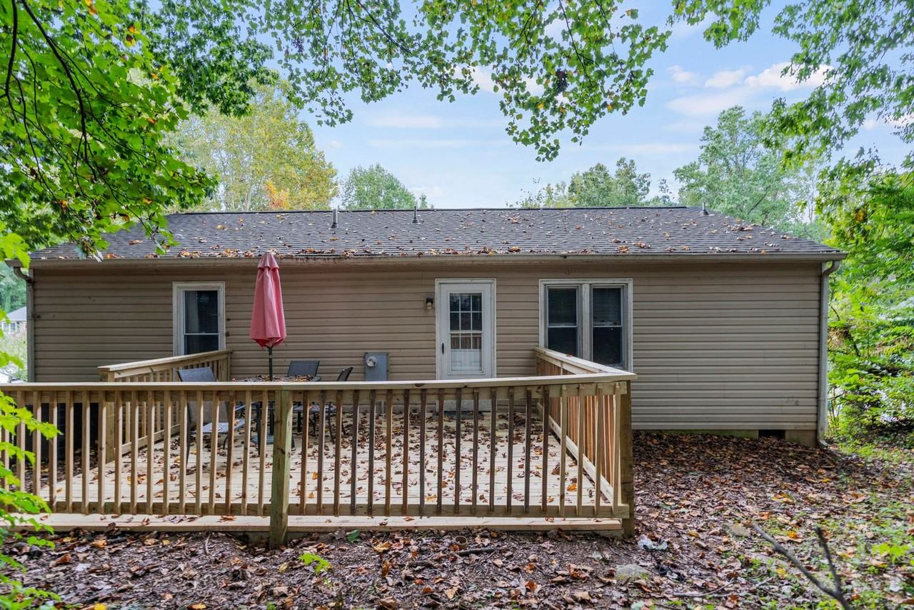 5048 Glen Tara Dr - Photo 3 of 23