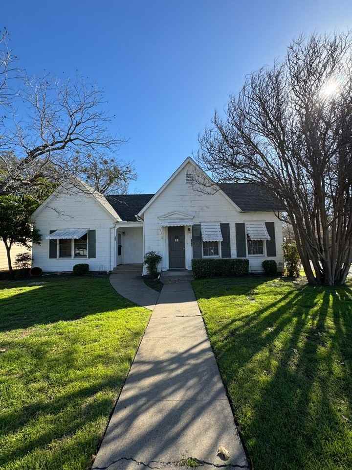 309 S Alamo St - Photo 2 of 15