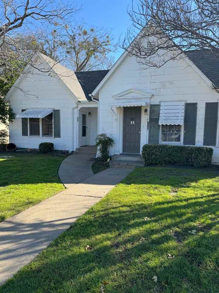 309 S Alamo St - Photo 3 of 15