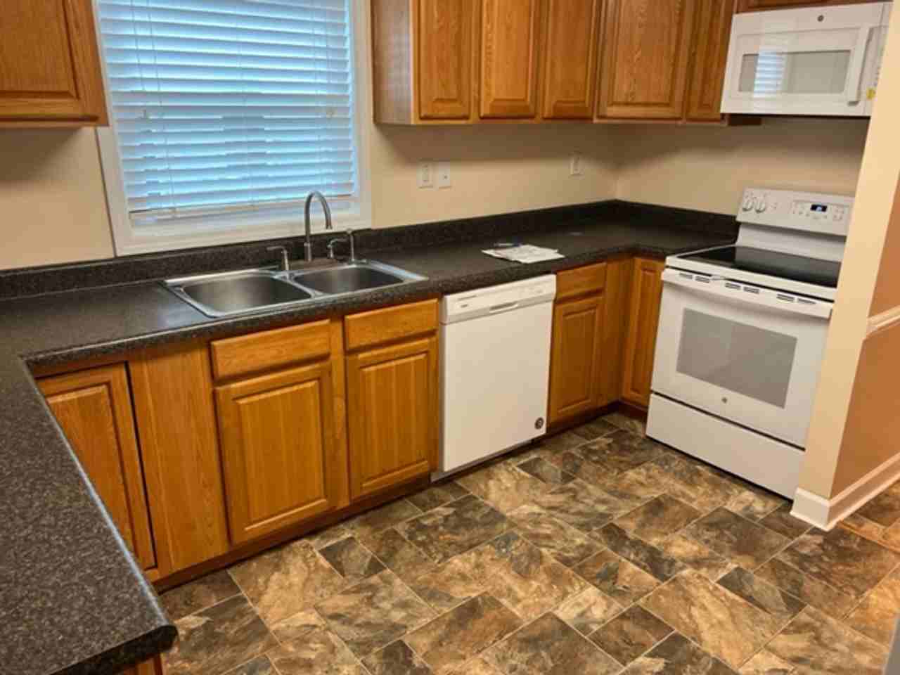 808 Ray Ave - Photo 6 of 12