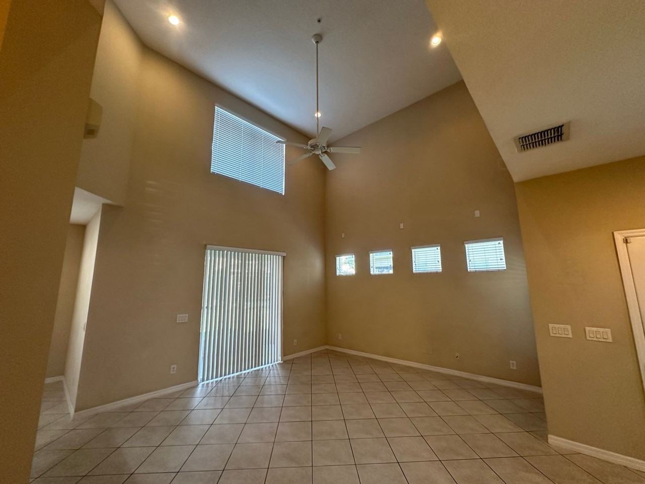 468 Cruz Bay Cir - Photo 2 of 25