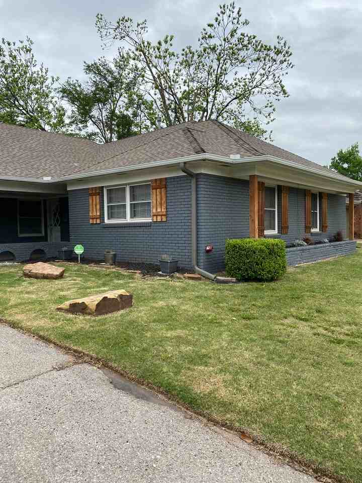 2113 Nw 60th St - Photo 3 of 30