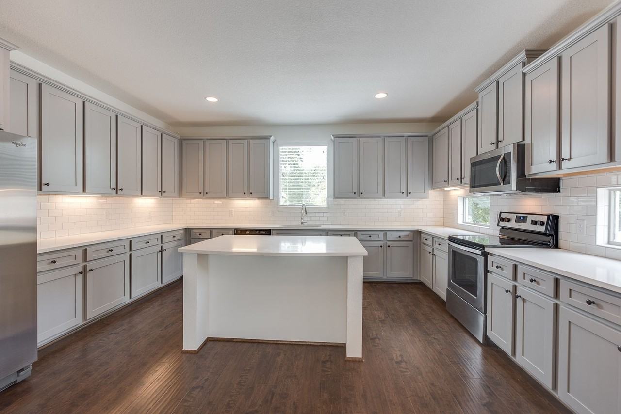 2708 Lubbock Ave - Photo 4 of 13