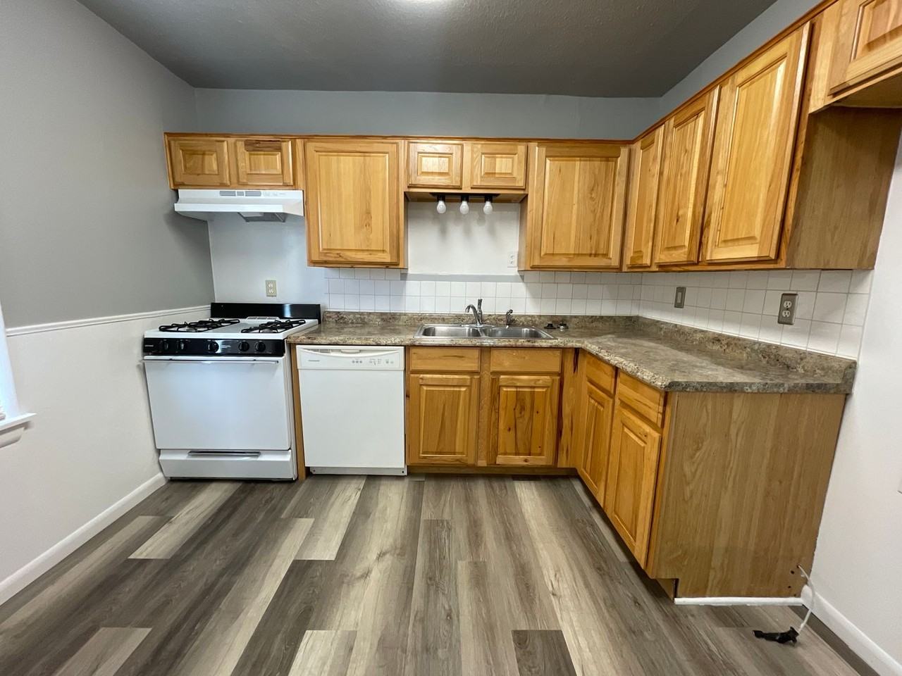 3433 Nw 27th St - Photo 3 of 18