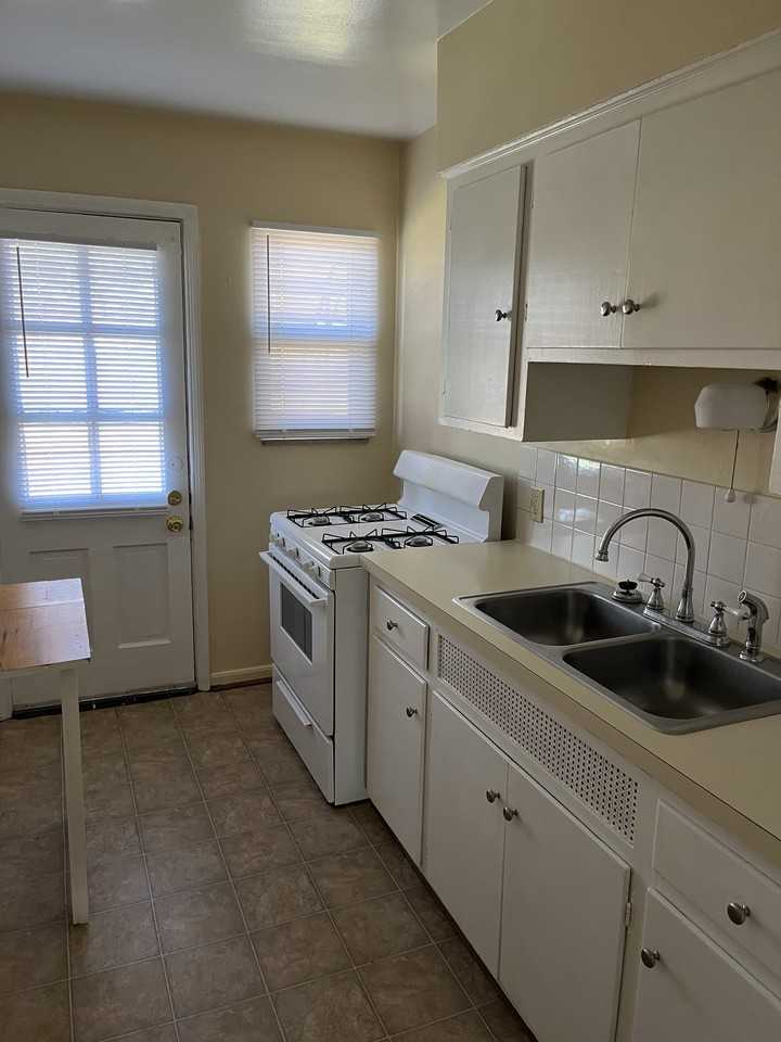 1143 S Cassingham Rd #D - Photo 5 of 6