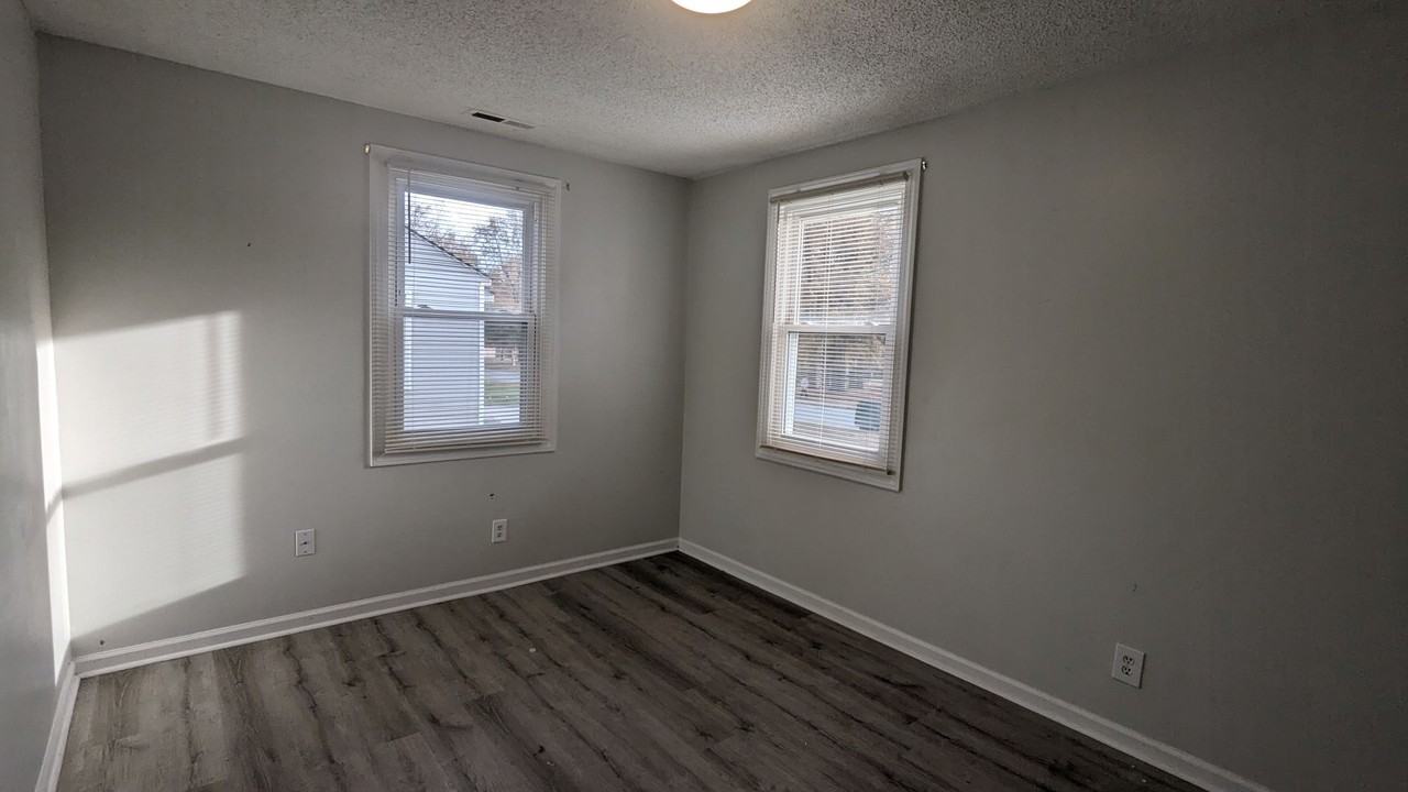 1325 Mayfair Ave - Photo 2 of 24