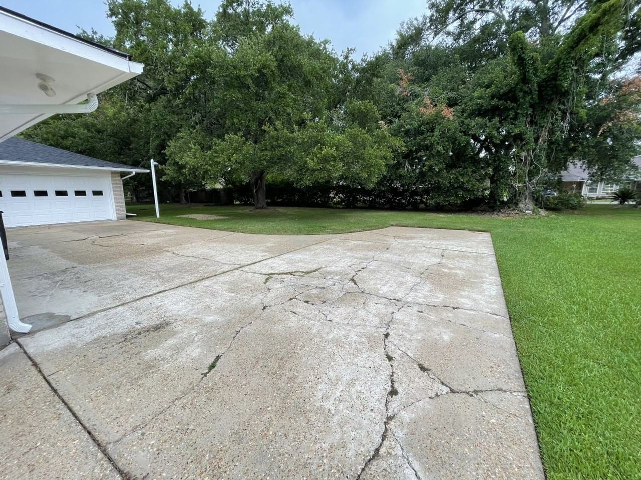 2221 77th Ave - Photo 3 of 19