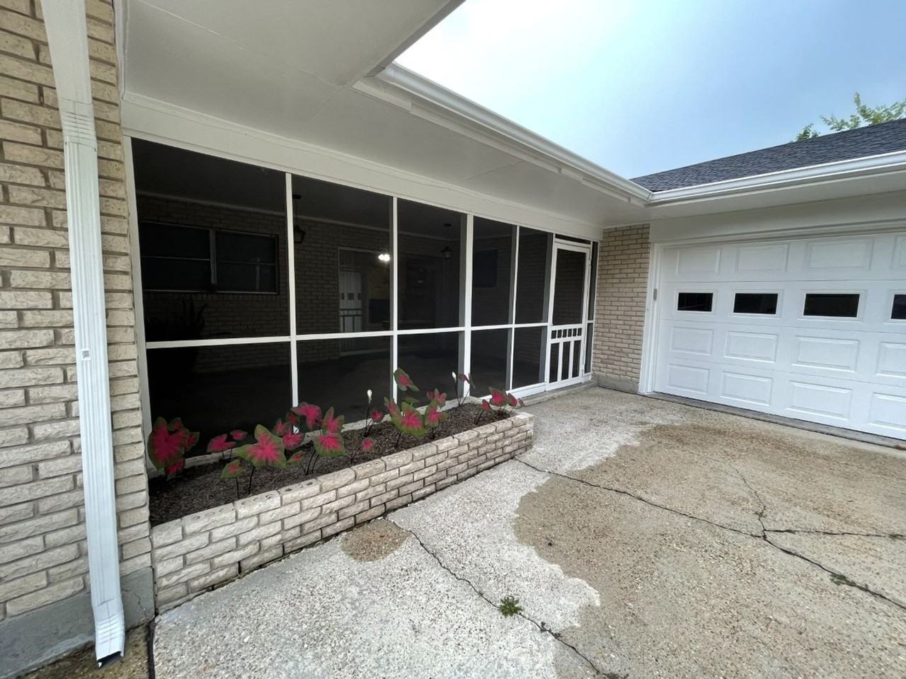 2221 77th Ave - Photo 4 of 19