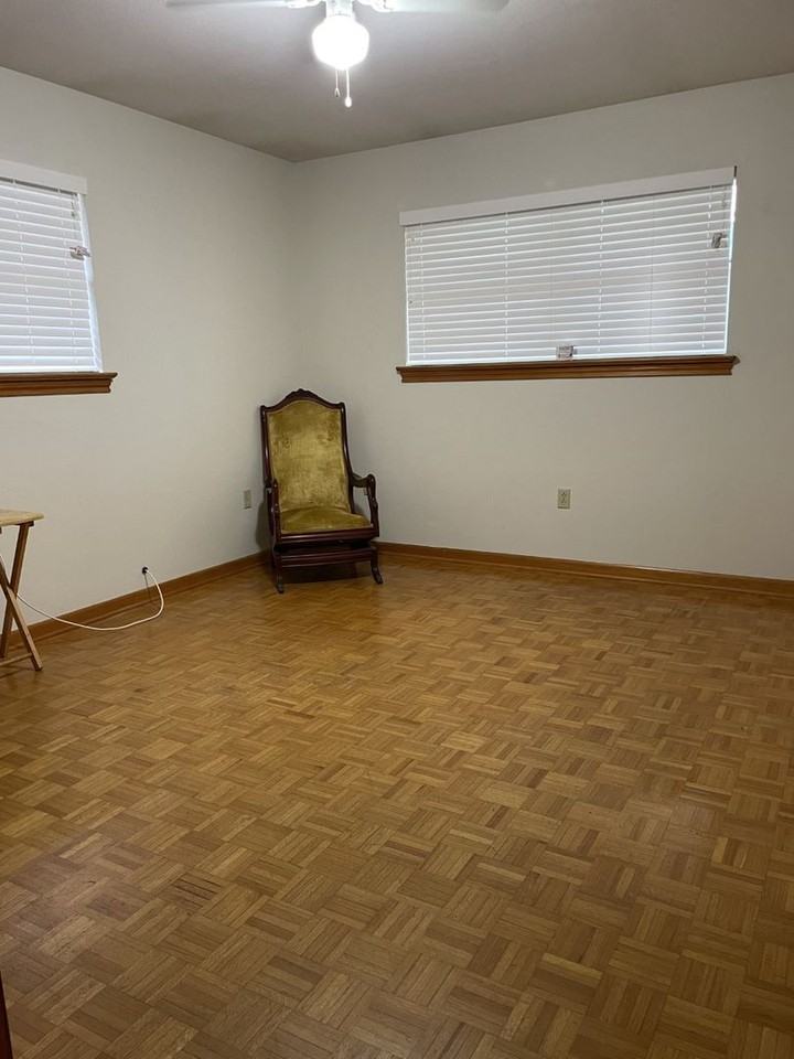 2221 77th Ave - Photo 5 of 19