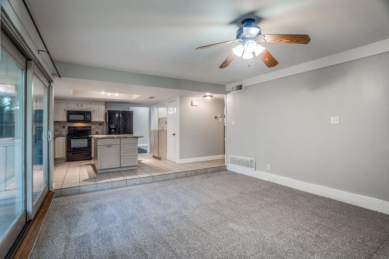 902 Firestone Ln - Photo 6 of 25
