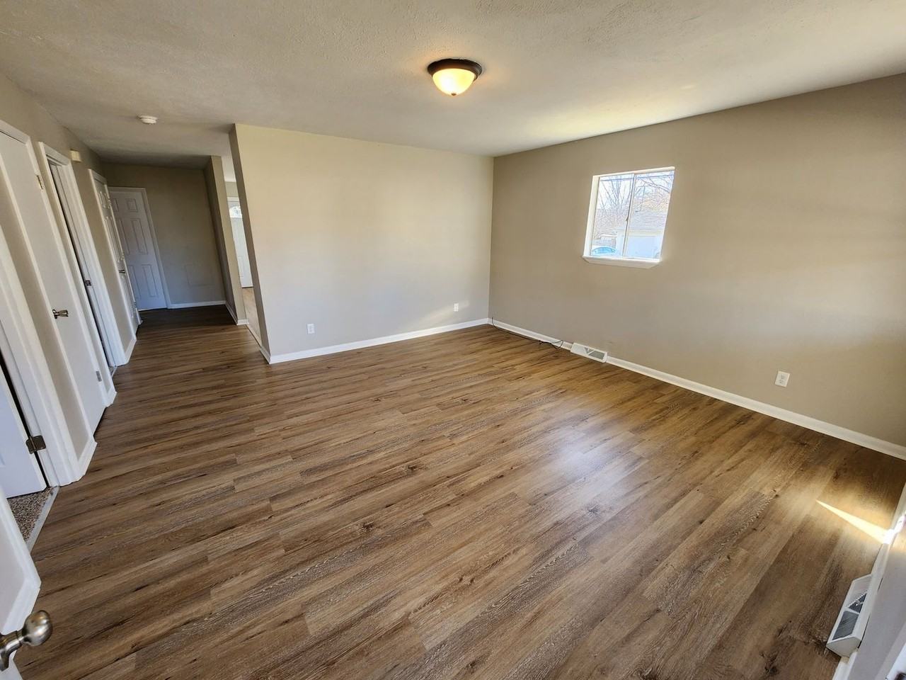 2854 W Walnut St - Photo 3 of 27