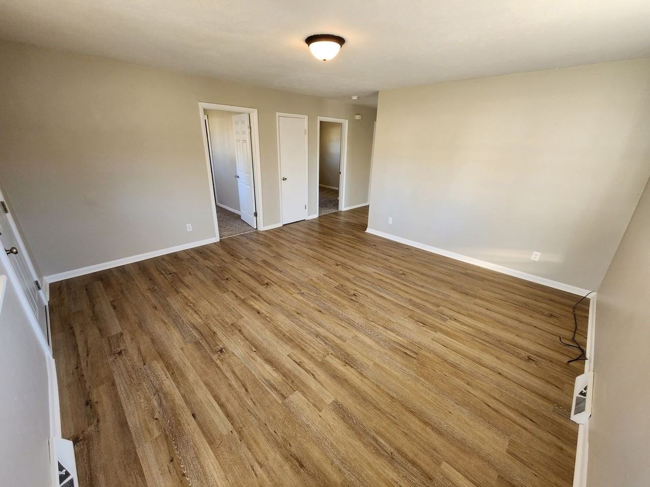 2854 W Walnut St - Photo 4 of 27