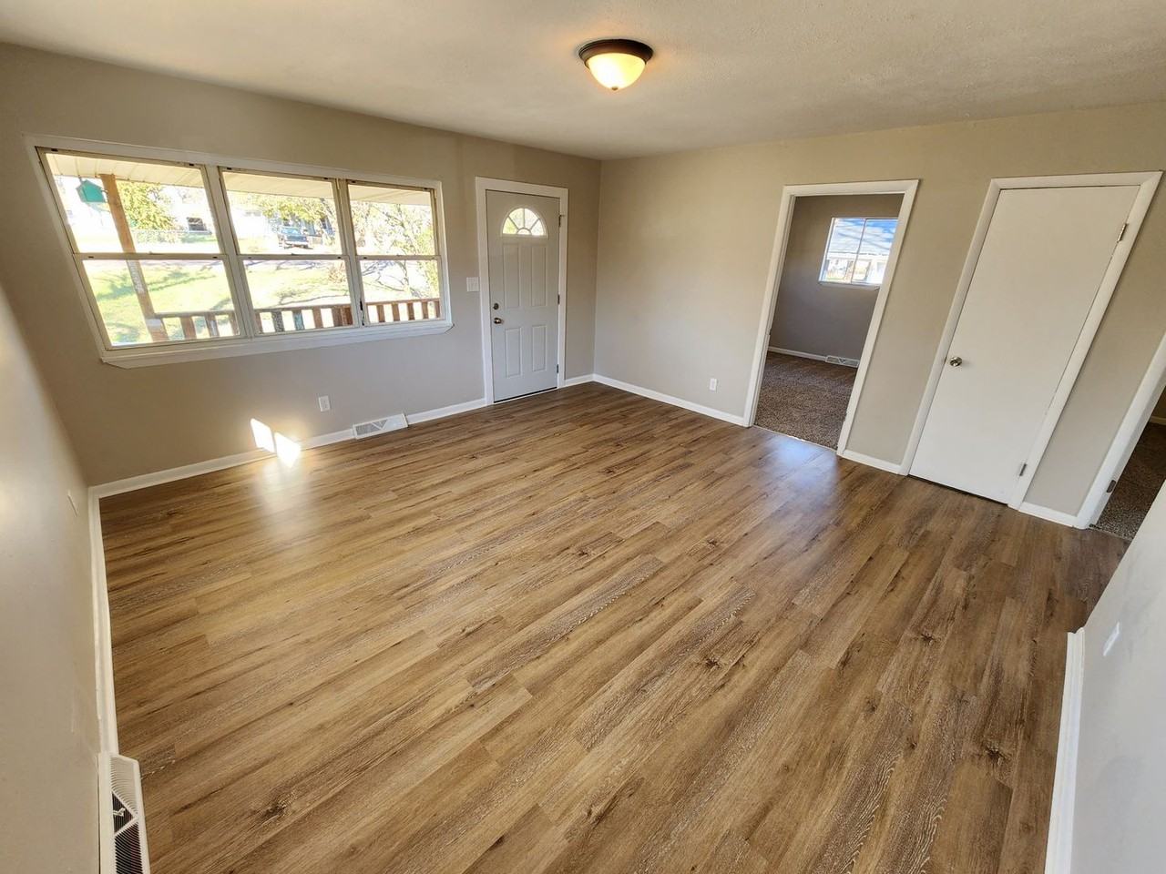 2854 W Walnut St - Photo 5 of 27