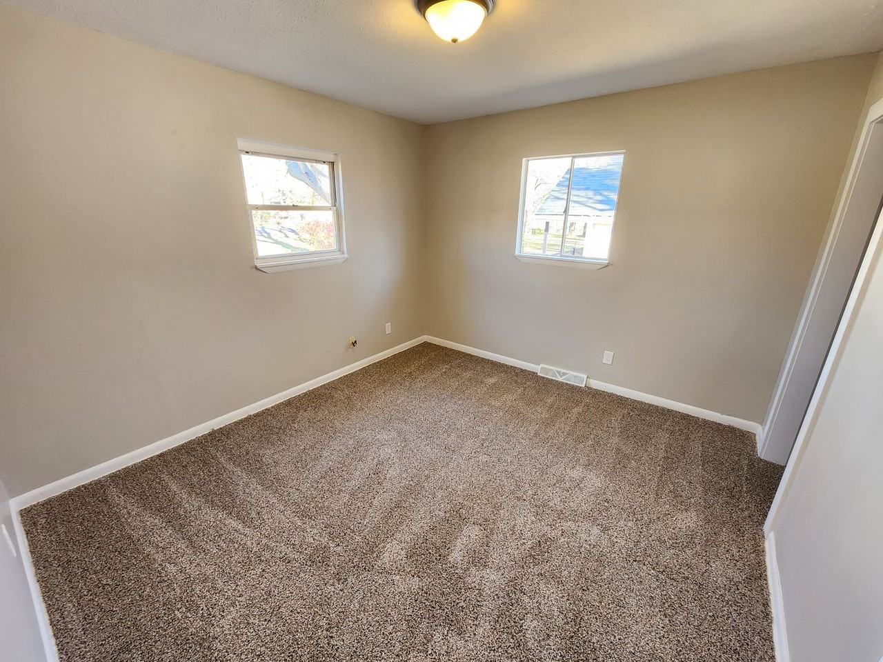 2854 W Walnut St - Photo 7 of 27