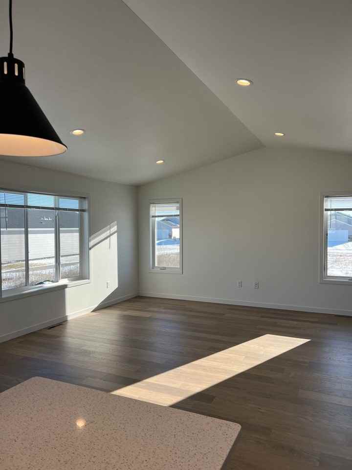 6880 Joseph St - Photo 3 of 28