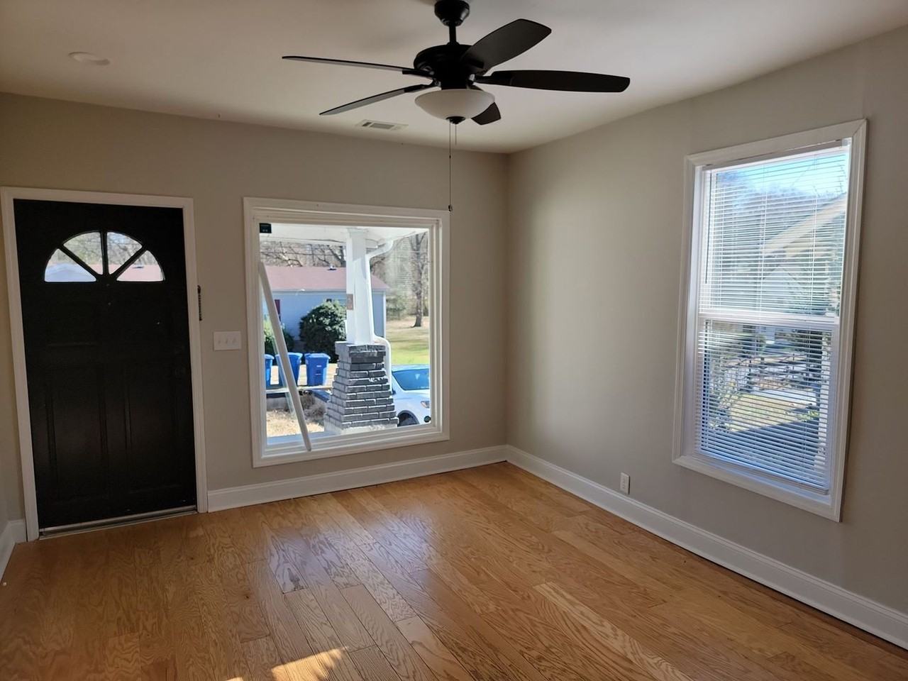 206 Olive St - Photo 3 of 10