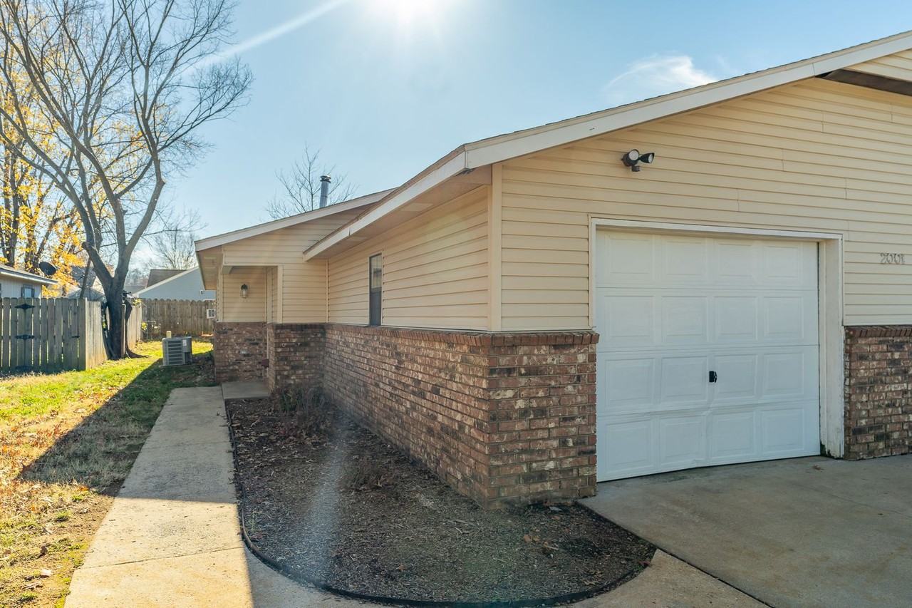 2001 Cypress Pl #A - Photo 2 of 15