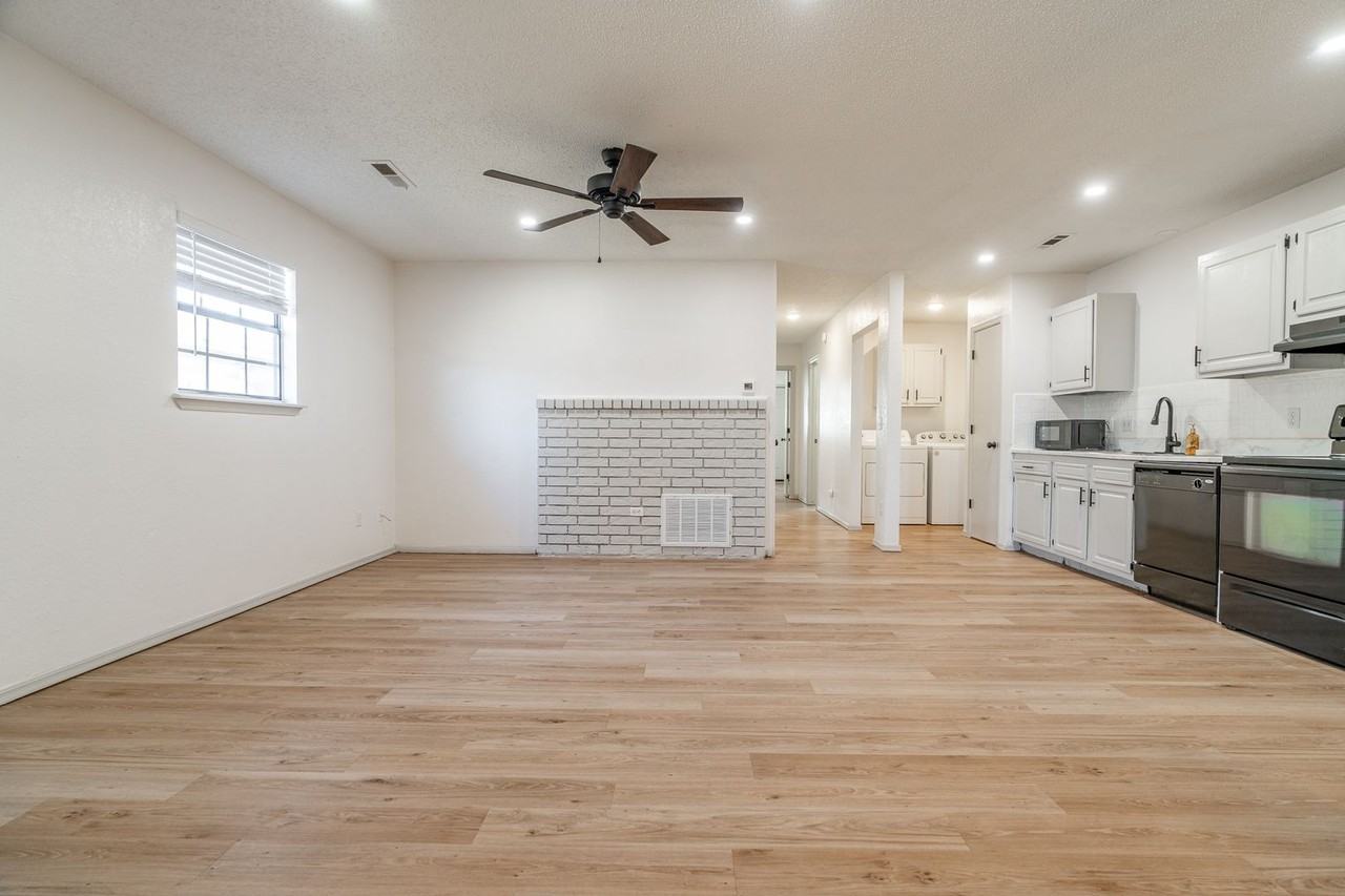 2001 Cypress Pl #A - Photo 3 of 15