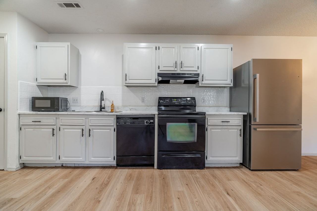 2001 Cypress Pl #A - Photo 6 of 15