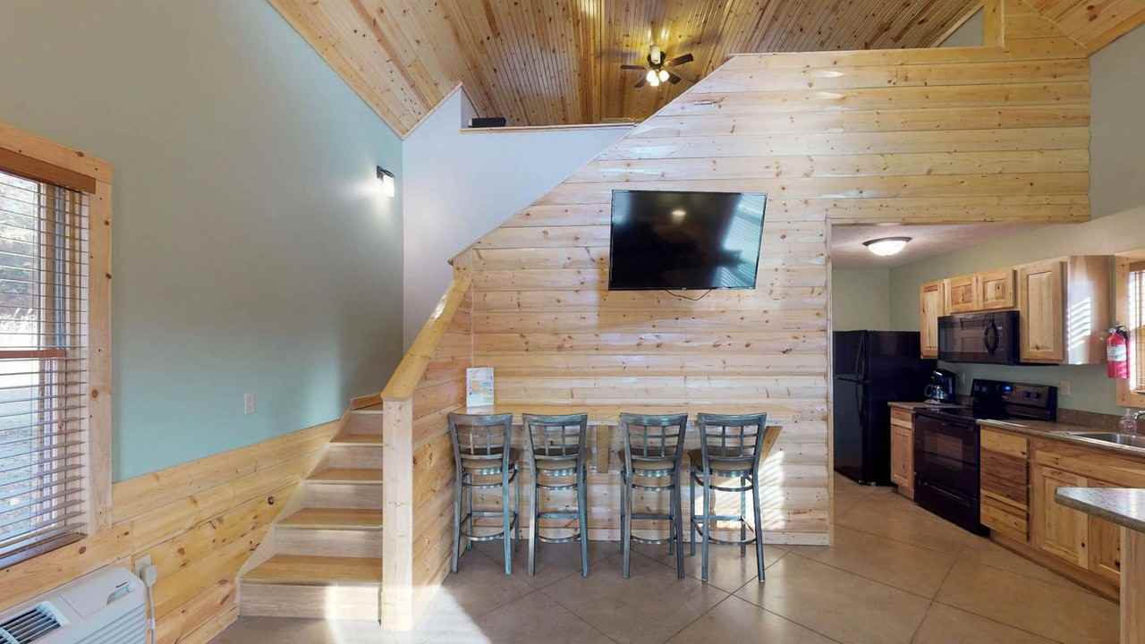 3710 Farnum Creek Rd - Photo 4 of 9