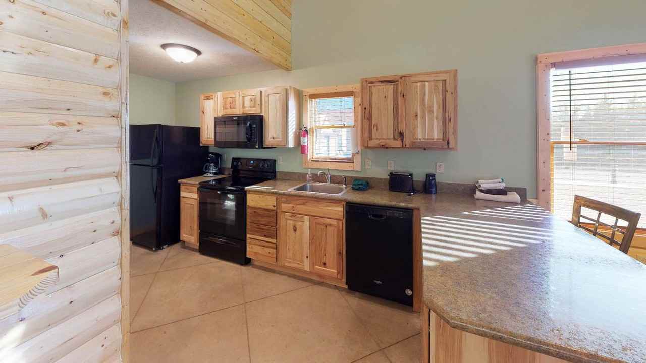 3710 Farnum Creek Rd - Photo 6 of 9