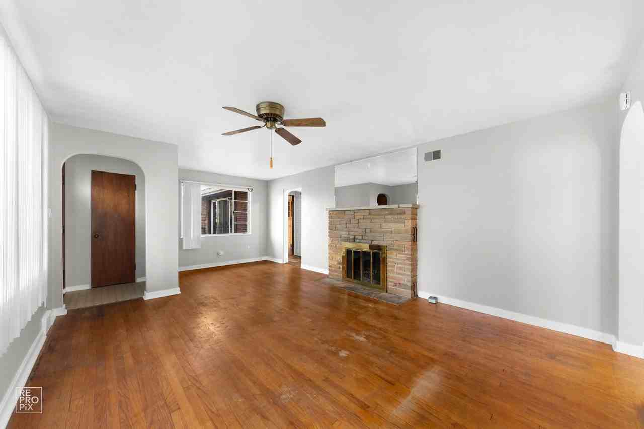 32857 N Alleghany Rd - Photo 2 of 11