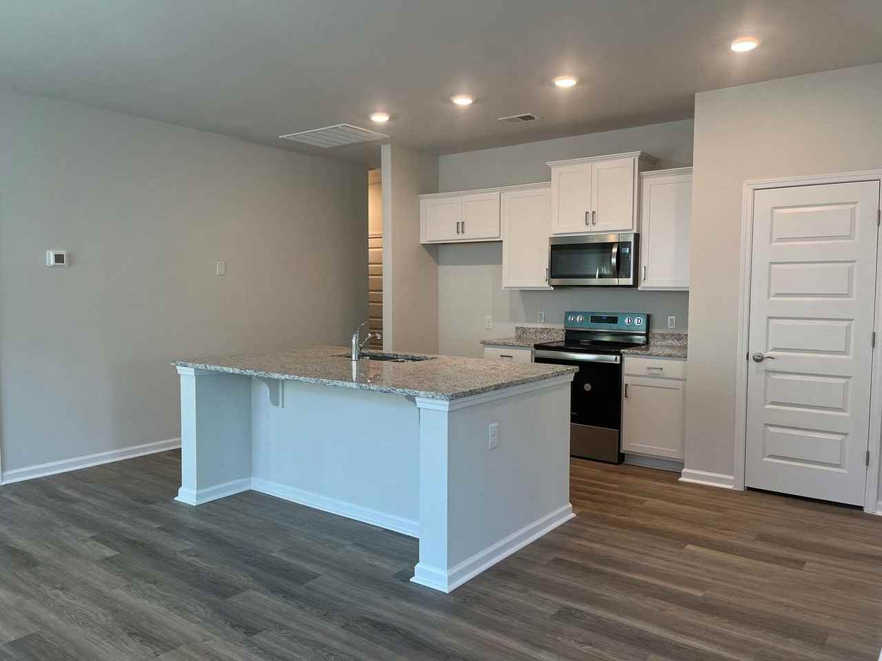 143 Holloway Hl - Photo 3 of 26