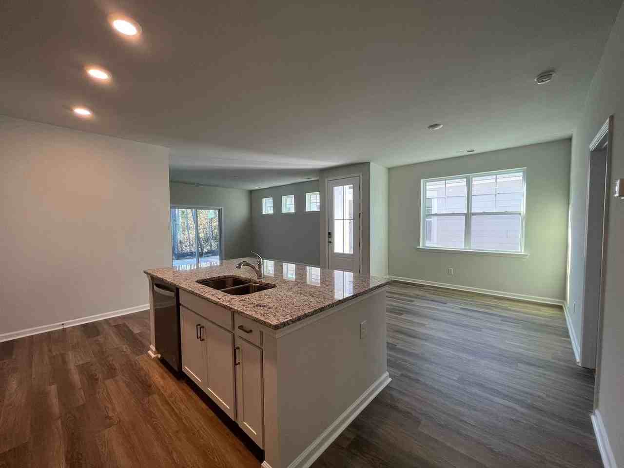 143 Holloway Hl - Photo 4 of 26