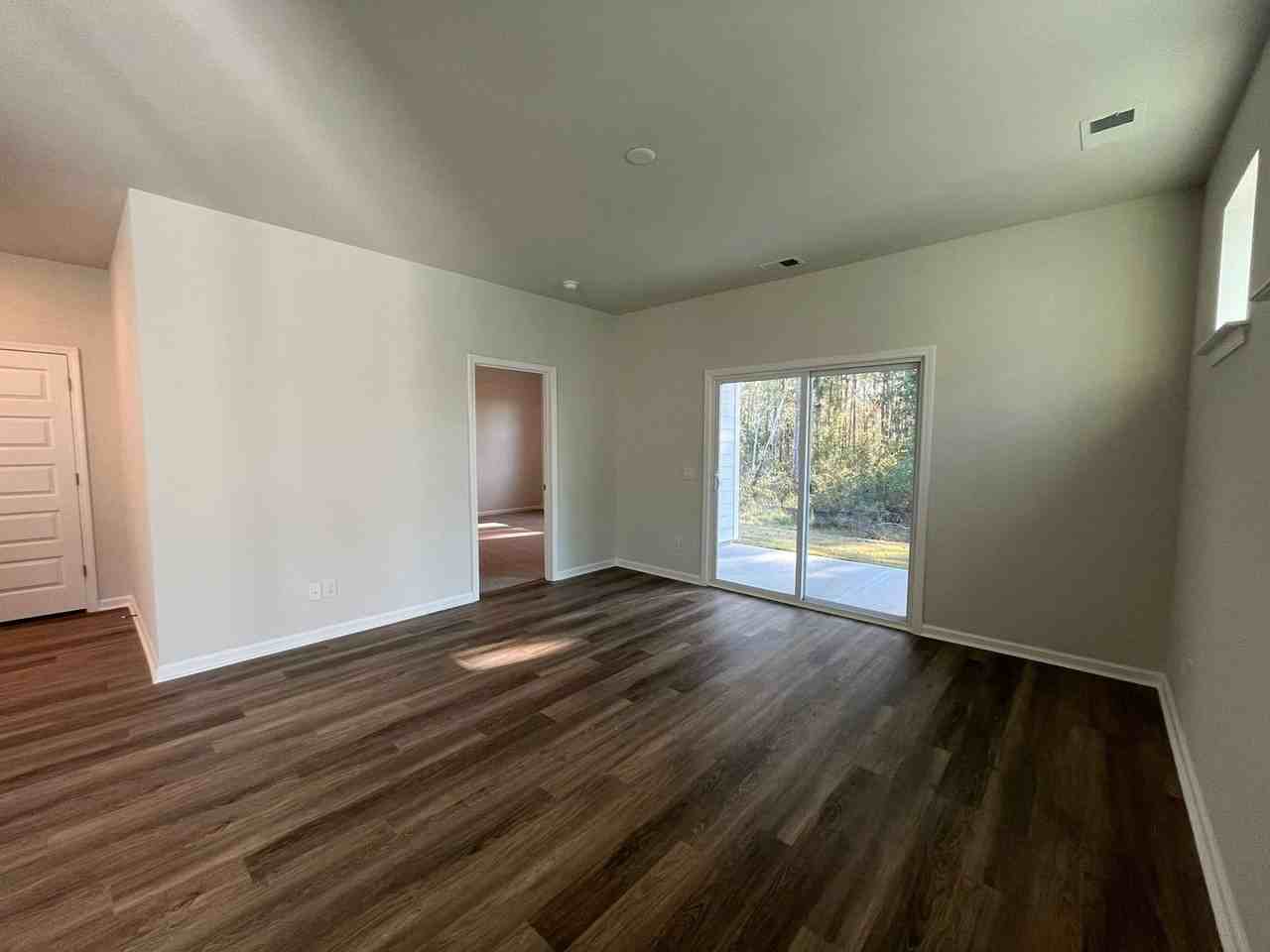 143 Holloway Hl - Photo 6 of 26