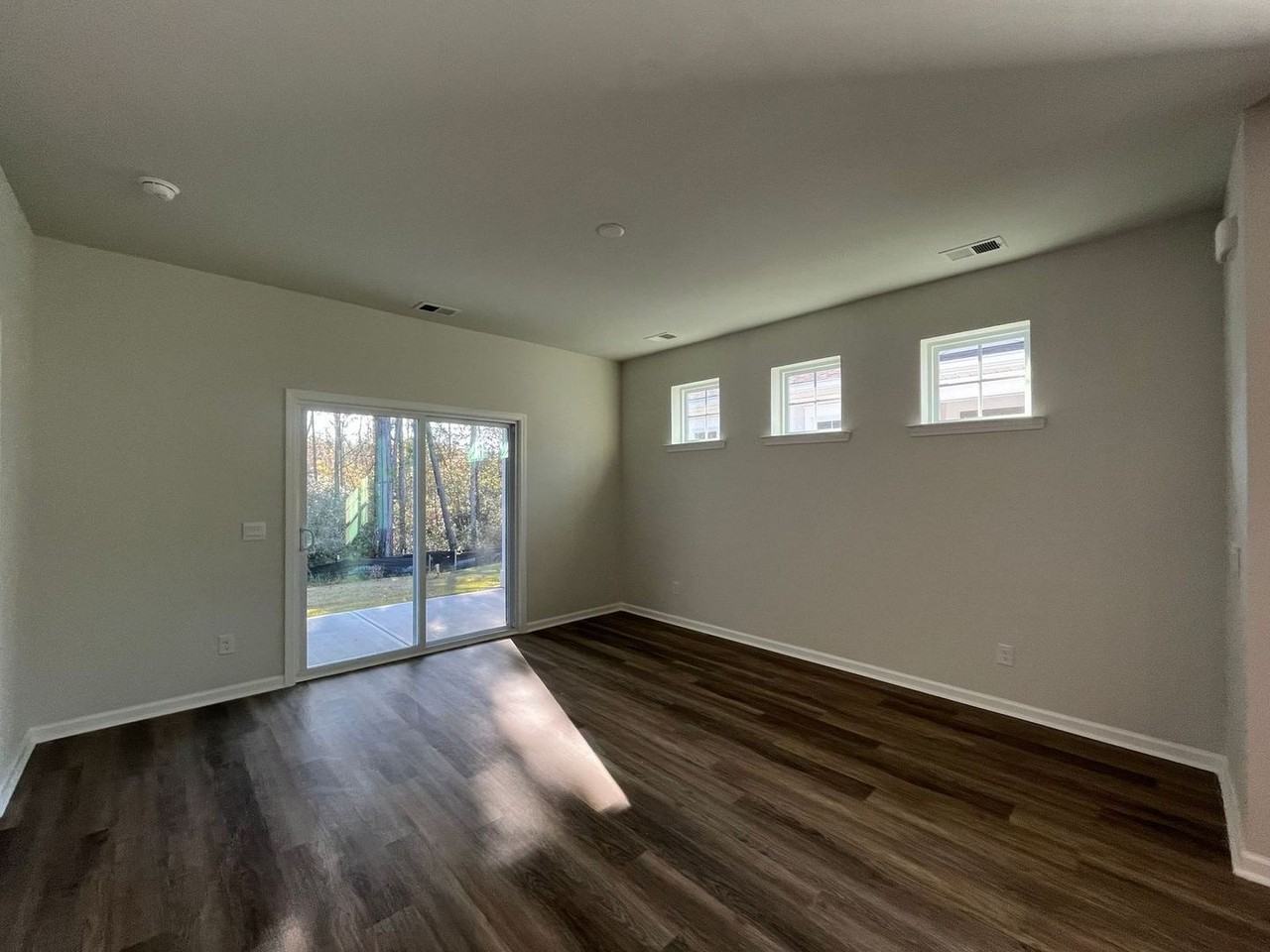 143 Holloway Hl - Photo 7 of 26