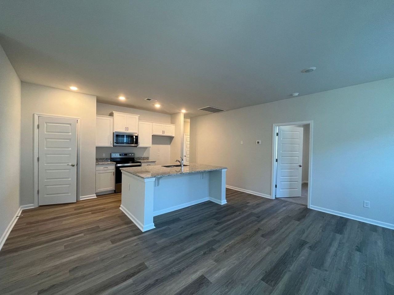 149 Holloway Hl - Photo 2 of 17