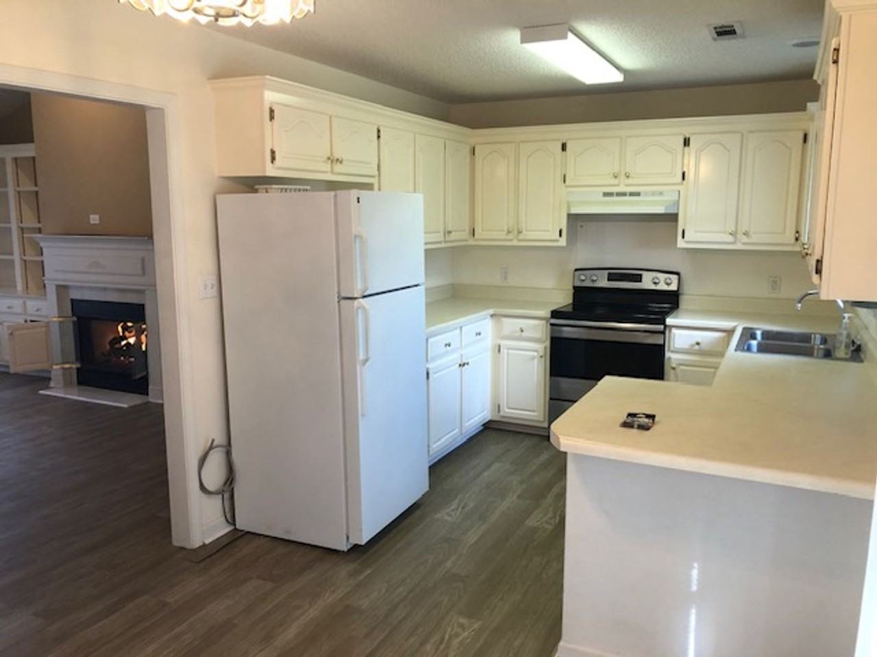 1694 Colonial Estates Rd - Photo 3 of 8