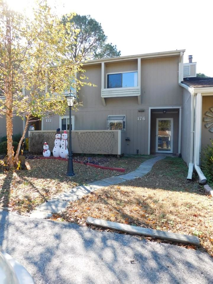 176 Quarterdeck Townes - Photo 2 of 32