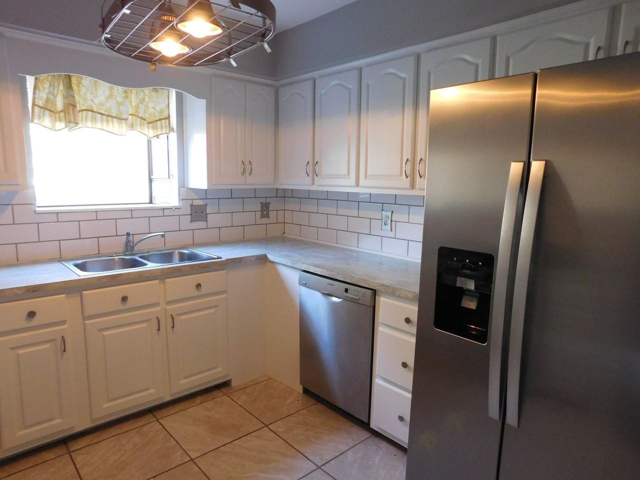 176 Quarterdeck Townes - Photo 3 of 32