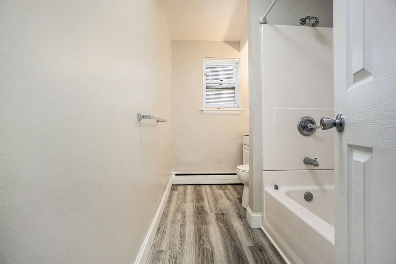 103 Devon Ave - Photo 6 of 17