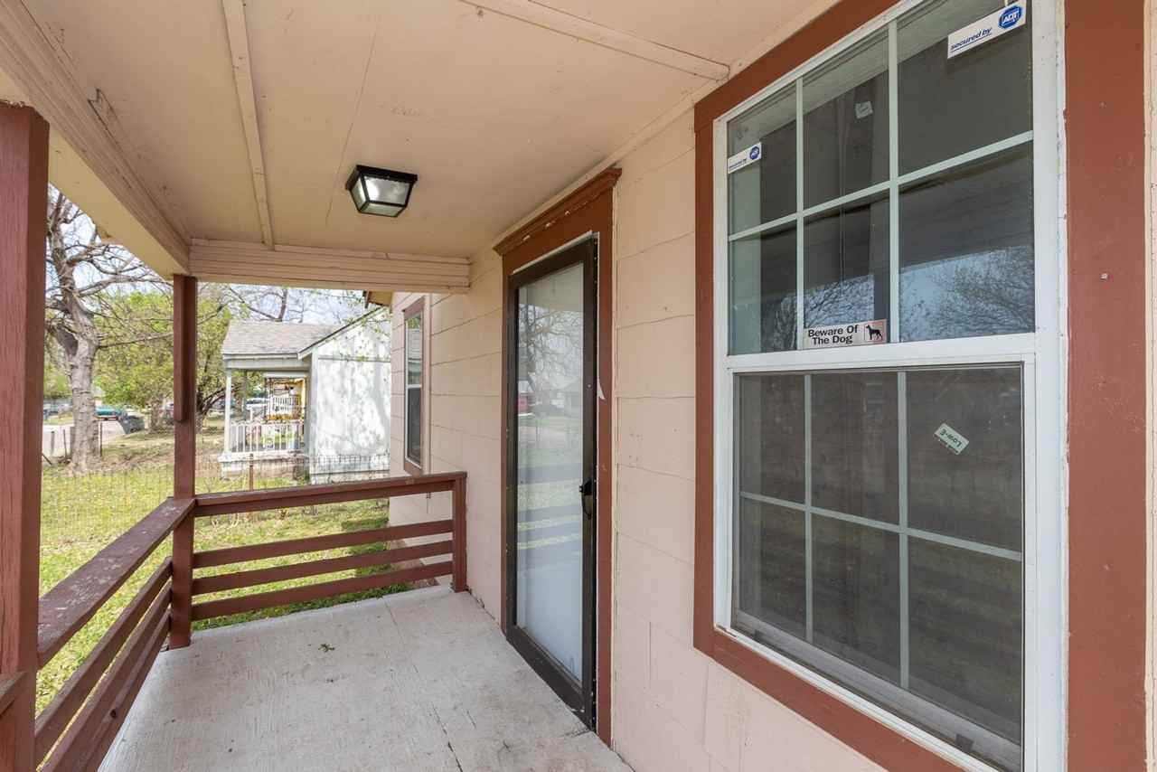 1607 N Lewis Pl - Photo 4 of 30