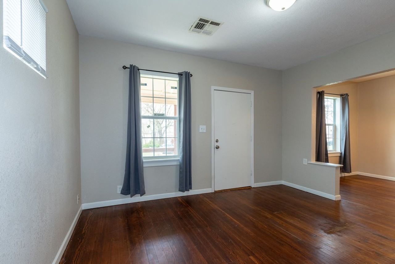 1607 N Lewis Pl - Photo 6 of 30