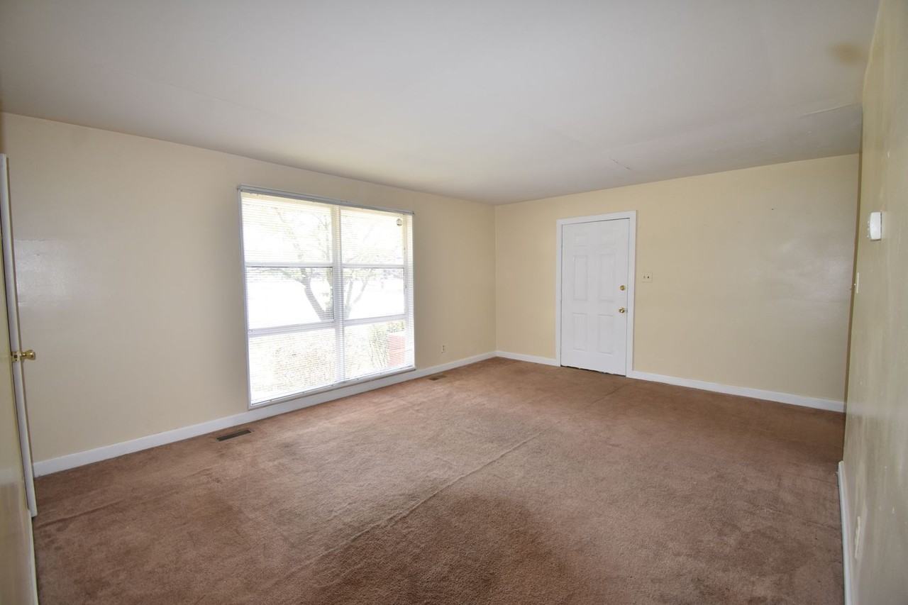 486 Mcbain Dr - Photo 5 of 16