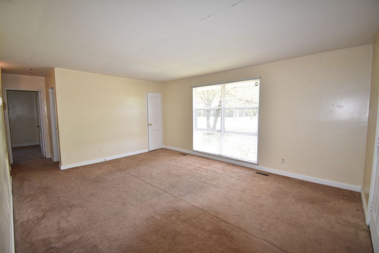 486 Mcbain Dr - Photo 6 of 16