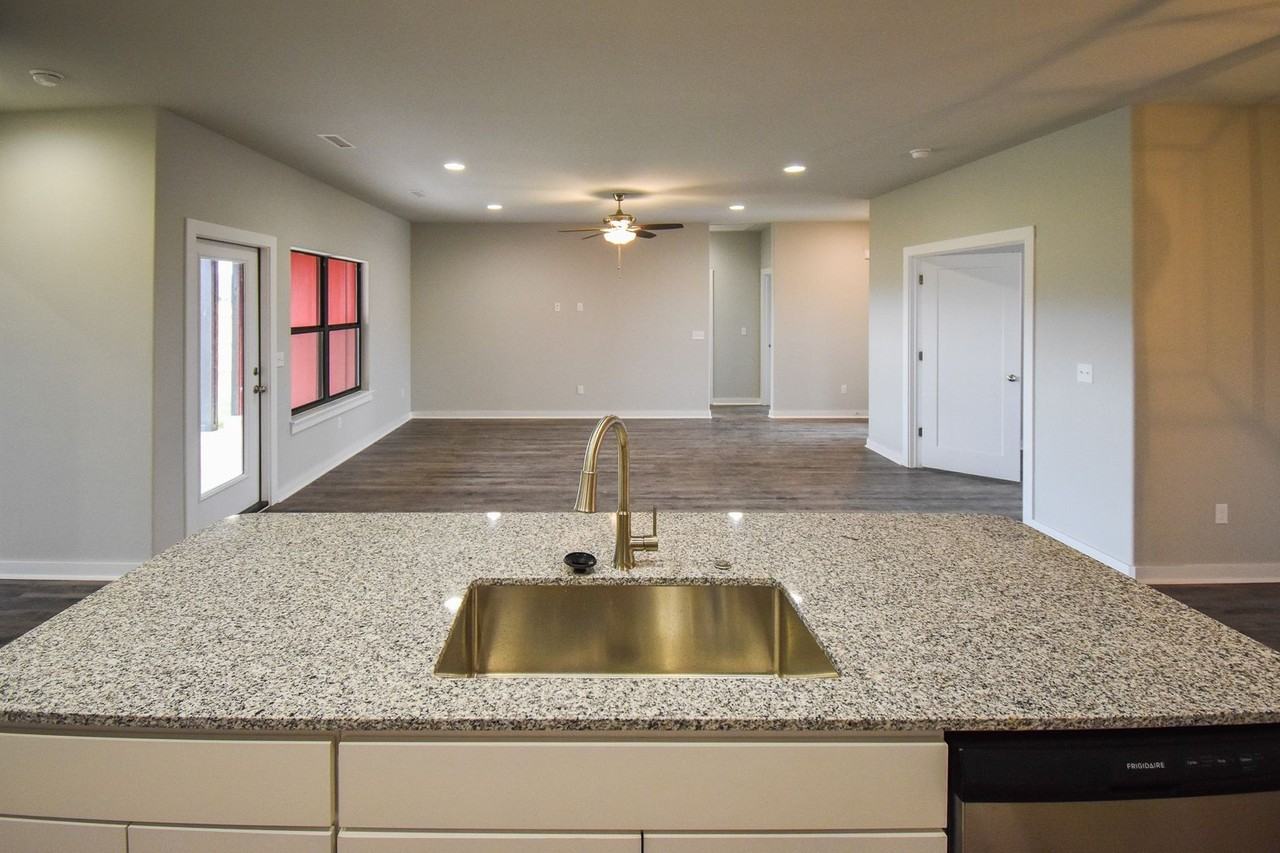 340 N Otoe St - Photo 7 of 30