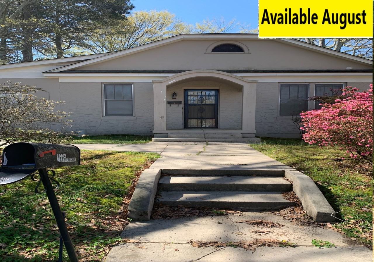 1304 Jefferson Ave - Photo 2 of 11